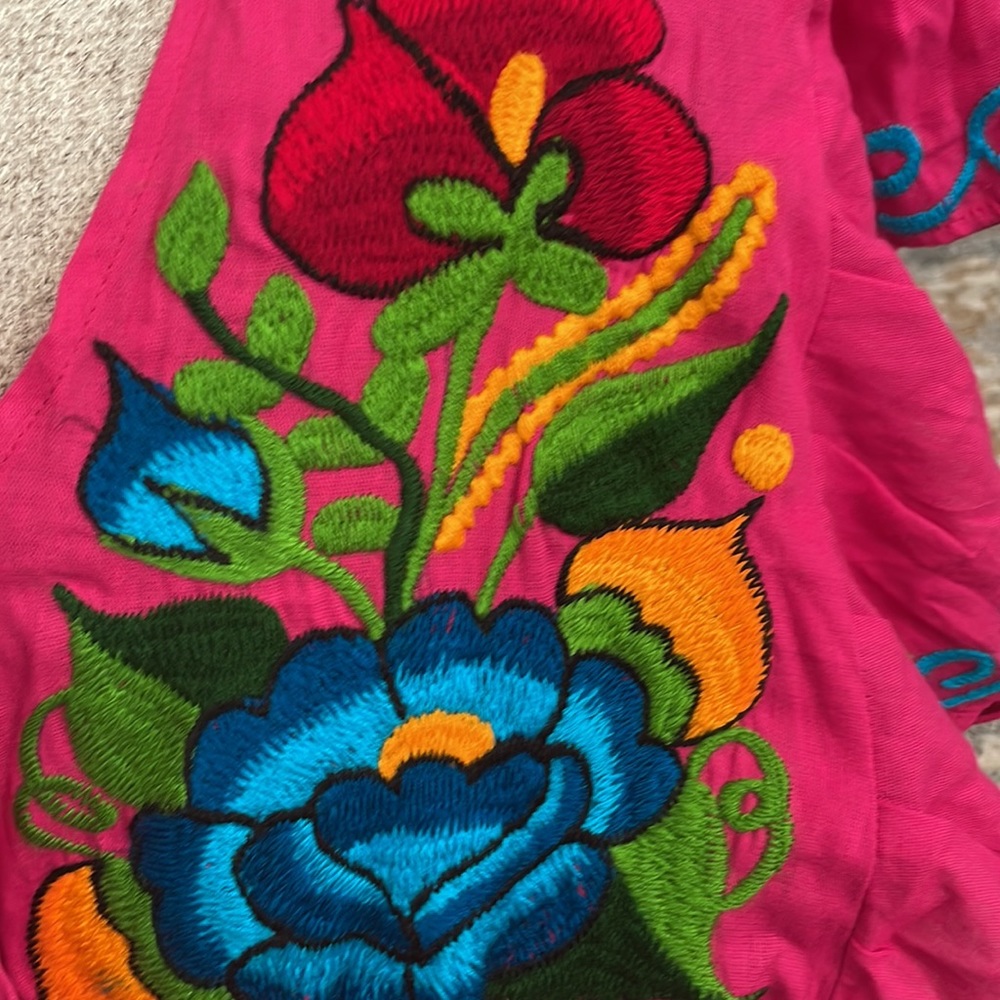 Beautiful Lovely top floral needed - Picture 2 of 10